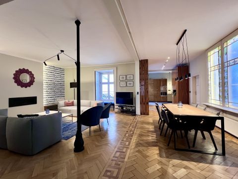 Eladó Lakás 1052 Budapest 5. kerület Stílusos polgári lakás, dunai kilátással, gyönyörű házban 