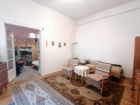 Eladó Lakás 1086 Budapest 8. kerület Budapest - 8 kerület, Csobánc utcában, polgári lakás eladó!