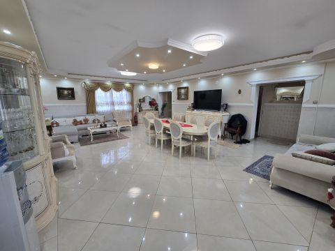 Eladó Ház 7000 Sárbogárd , Csendes zsákutcában nagyon jó állapotú családi ház