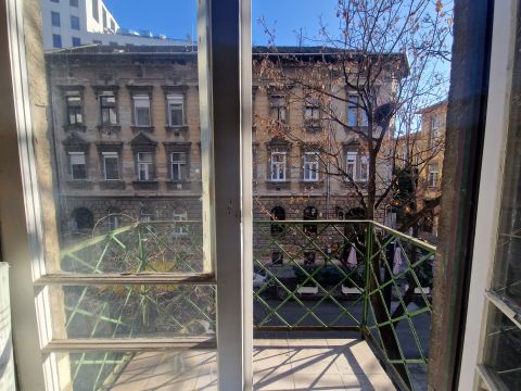 Eladó Lakás 1082 Budapest 8. kerület ****Amerikai konyhás nappali + hálós erkélyes felújított****