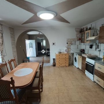 Eladó Ház 6070 Izsák , Izsák belvárosa 