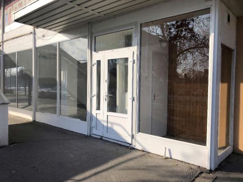 Eladó Üzlethelyiség 8400 Ajka , 8400 Ajka, központi