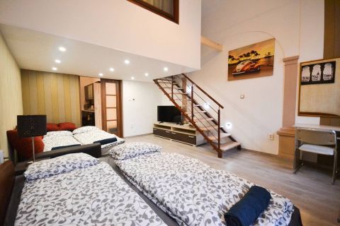 Eladó Lakás 1067 Budapest 6. kerület , A 6. kerületben, bútorozott, jelenleg is bérbeadott lakások!