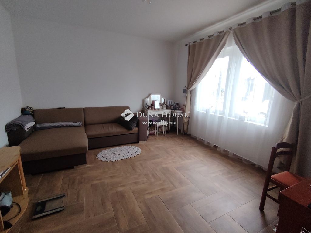 6760 Kistelek , Kistelek központjában — 1/24