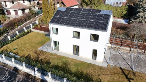 Eladó Ház 2000 Szentendre Újépítésű, azonnal költözhető, panorámás családi ház.