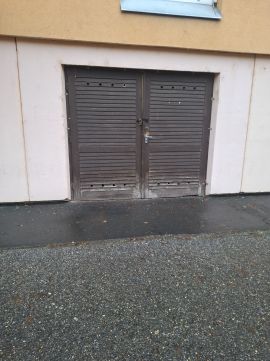 Eladó Parkoló 7100 Szekszárd , Fagyizó