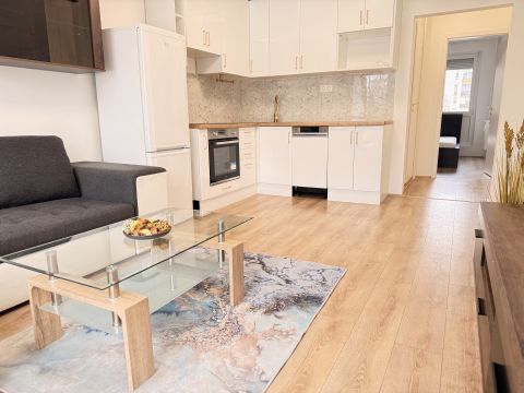 Eladó Lakás 7632 Pécs , Kertváros: felújított amerikai konyha nappali+2szobás lakás