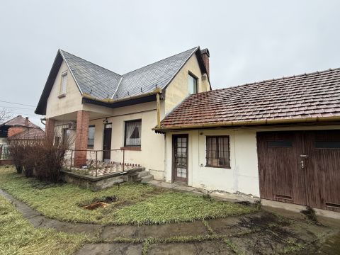 Eladó Ház 5720 Sarkad Azonnal költözhető ház csöndes mellékutcában