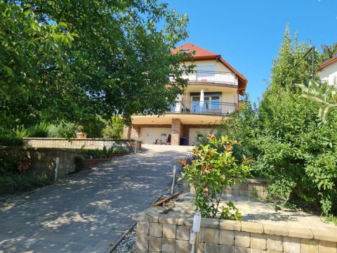 Kiadó Ház 1038 Budapest 3. kerület Szomorufűz utca