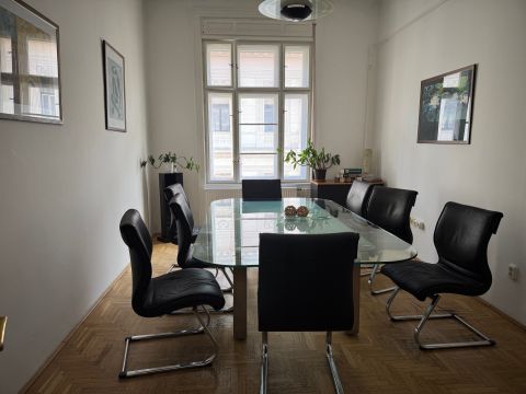 Eladó Lakás 1055 Budapest 5. kerület , Bérlővel együtt eladó - BUY TO RENT