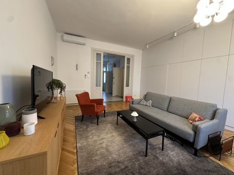 Eladó Lakás 1051 Budapest 5. kerület BAZILIKA KÖZELÉBEN, UTCAI, VILÁGOS KIVÁLÓ INGATLAN