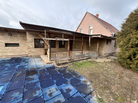 Eladó Ház 6300 Kalocsa Eperföld városrész