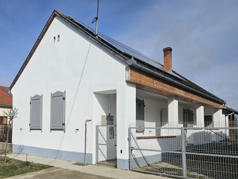 Kiadó Ház 7771 Palkonya , Villányi borvidék legkeveltebb falujában Palkonyán kiadó ház