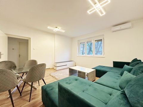 Eladó Lakás 7629 Pécs 'Papkert-tégla-első emeleti-felújított két szobás'