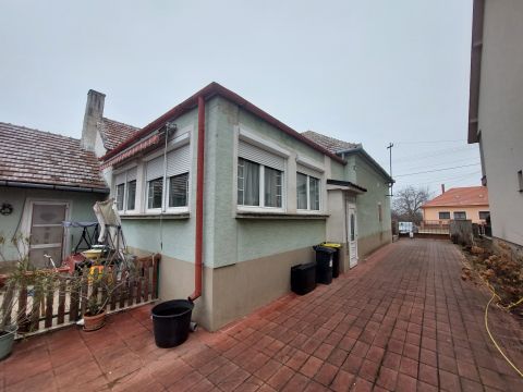 Eladó Ház 9435 Sarród , Sarródon eladó 5 szobás családi ház