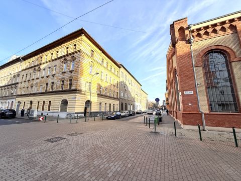 Eladó Lakás 1133 Budapest 13. kerület , 13.kerület,azonnal költözhető,tehermentes,első emeleti lakás