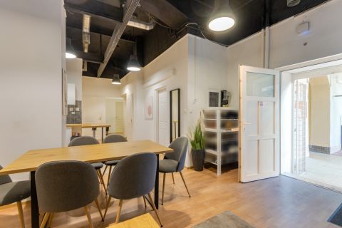 Eladó Lakás 1085 Budapest 8. kerület , RIGÓ utcai 5 külön nyíló  szobás nagy belmagasságú lakás 