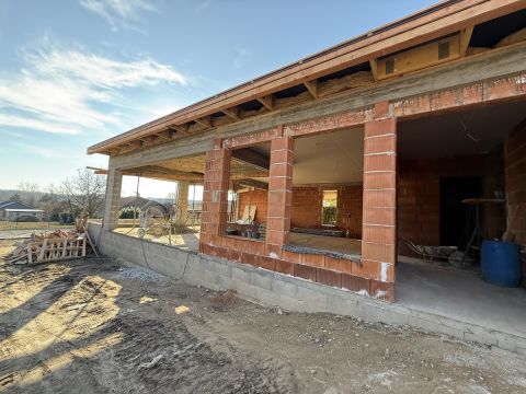 Eladó Ház 2038 Sóskút , Sóskút legszebb utcájában