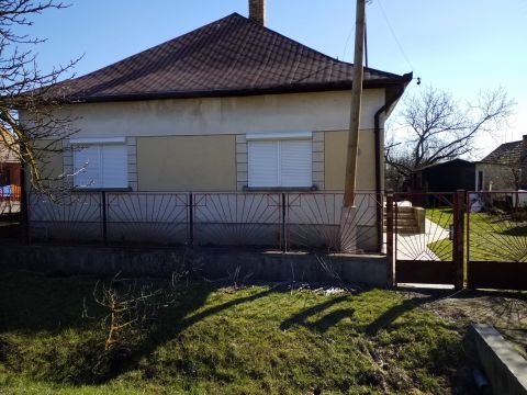 Eladó Ház 8156 Kisláng 