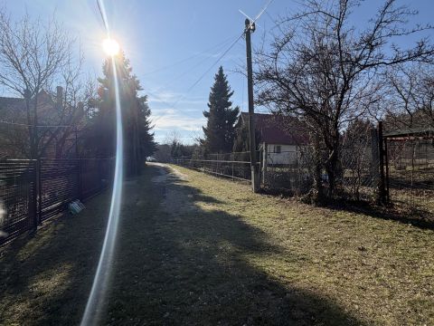 Eladó Telek 2000 Szentendre Tyúkosdűlő sík részén, építési engedéllyel!