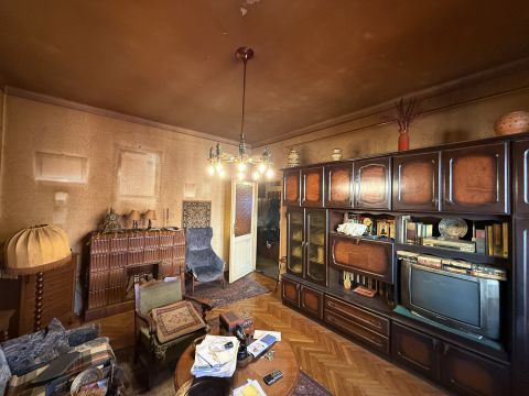 Eladó Lakás 1035 Budapest 3. kerület , 58 nm-es 2 szobás tégla lakás a Flórián tér szomszédságában