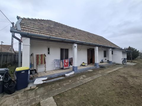 Eladó Ház 2711 Tápiószentmárton 