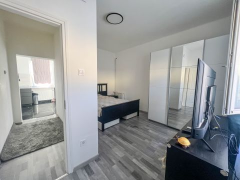 Eladó Lakás 1203 Budapest 20. kerület , Felújított, szigetelt lakás, 80 nm kertrésszel