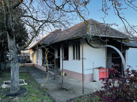 Eladó Ház 2251 Tápiószecső Azonnal birtokba vehető, 3 szobás ház, nagy telekkel!