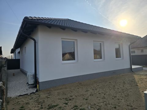 Eladó Lakás 2724 Újlengyel 