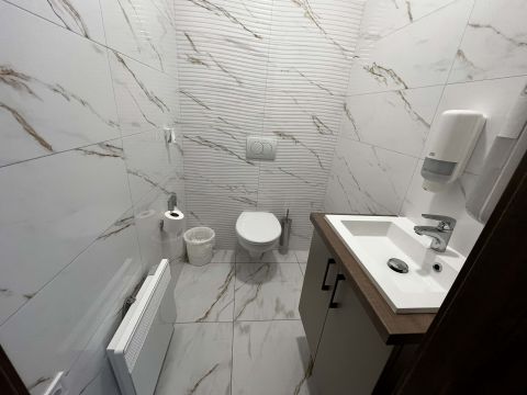 Eladó Üzlethelyiség 6000 Kecskemét FULL felújított és jól parkolással bíró üzlethelyiség