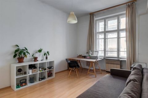 Kiadó Lakás 1016 Budapest 1. kerület , Naphegyen emeleti, barátságos lakás kiadó