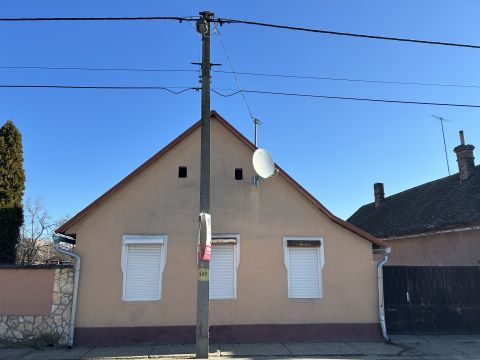 Eladó Ház 7144 Decs főutcában