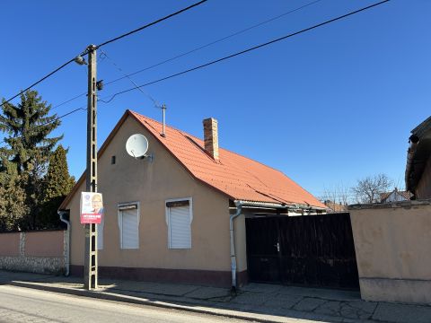 Eladó Ház 7144 Decs , főutcában