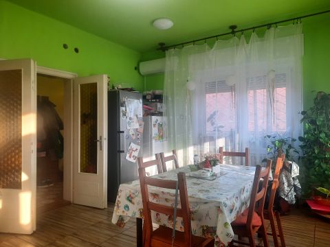 Eladó Ház 2367 Újhartyán Családi ház napelemmel