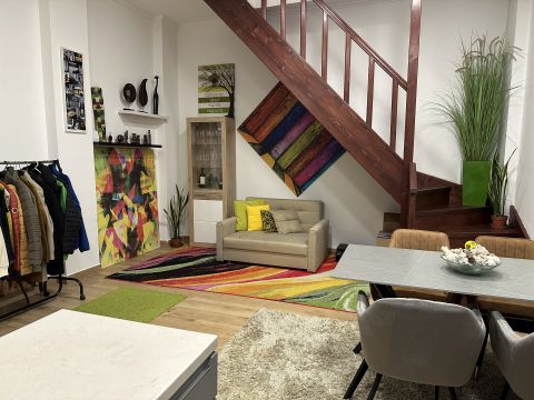 Eladó Lakás 1106 Budapest 10. kerület , Belső kétszintes, teljesen felújított, 3 szobás lakás eladó!