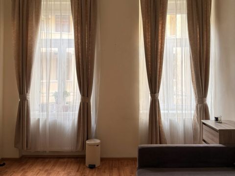 Kiadó Lakás 1015 Budapest 1. kerület Felújított, bútorozott, 1 szobás galériás lakás!