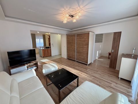 Eladó Lakás 9700 Szombathely ' full felújított/1.emeleti/erkélyes/téglalakás ...