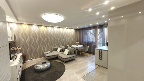 Eladó Lakás 1041 Budapest 4. kerület , Stílusos,74 m2-es,tágas,erkélyes,otthon parkos környezetben