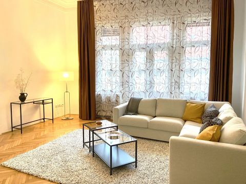 Kiadó Lakás 1052 Budapest 5. kerület Városház utca 18.