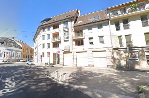 Kiadó Parkoló 9400 Sopron , Pap rétnél teremgarázsban KIADÓ gépkocsi beálló