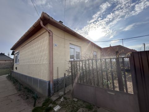 Eladó Ház 6500 Baja , Bajaszentistváni városrészen