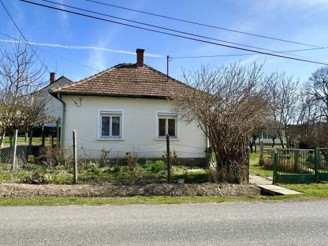 Eladó Ház 8999 Zalalövő , Központ