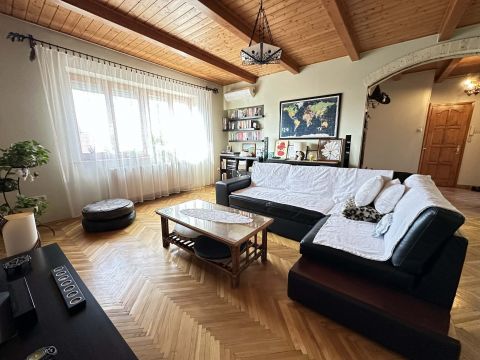 Eladó Lakás 6000 Kecskemét , Villanegyedben, gyönyörű állapotú, 90 nm-es 3szobás lakás