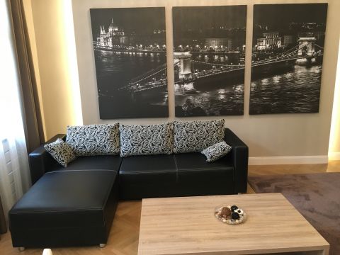 Eladó Lakás 1054 Budapest 5. kerület Arany János utcában teljesen felújított lakás