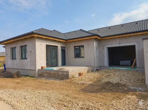 Eladó Ház 4400 Nyíregyháza Oros frekvenált kertvárosias részén