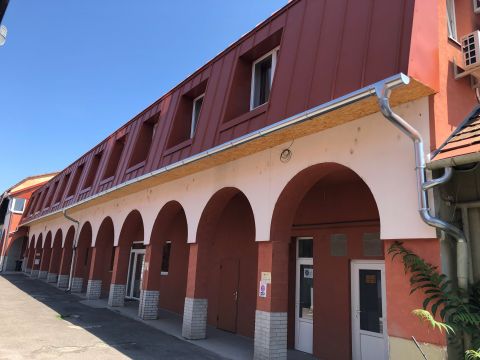 Eladó Irodaépület 7622 Pécs , Árkád szomszédságában635 nm felújított irodaház és raktárak
