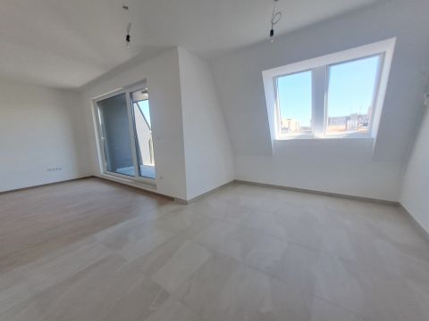 Eladó Lakás 1096 Budapest 9. kerület Egyetemeknél nappali+2 hálós, újépítésű, loggiás lakás