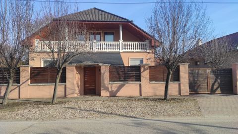 Eladó Ház 2700 Cegléd 