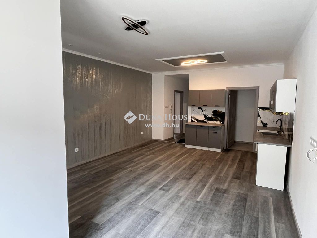6800 Hódmezővásárhely , Andrásy úti vasboltnál — 1/12