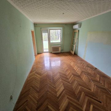 Eladó Lakás 2750 Nagykőrös , ELADÓ 2 SZOBÁS ERKÉLYES PARKRANÉZŐ LAKÁS!